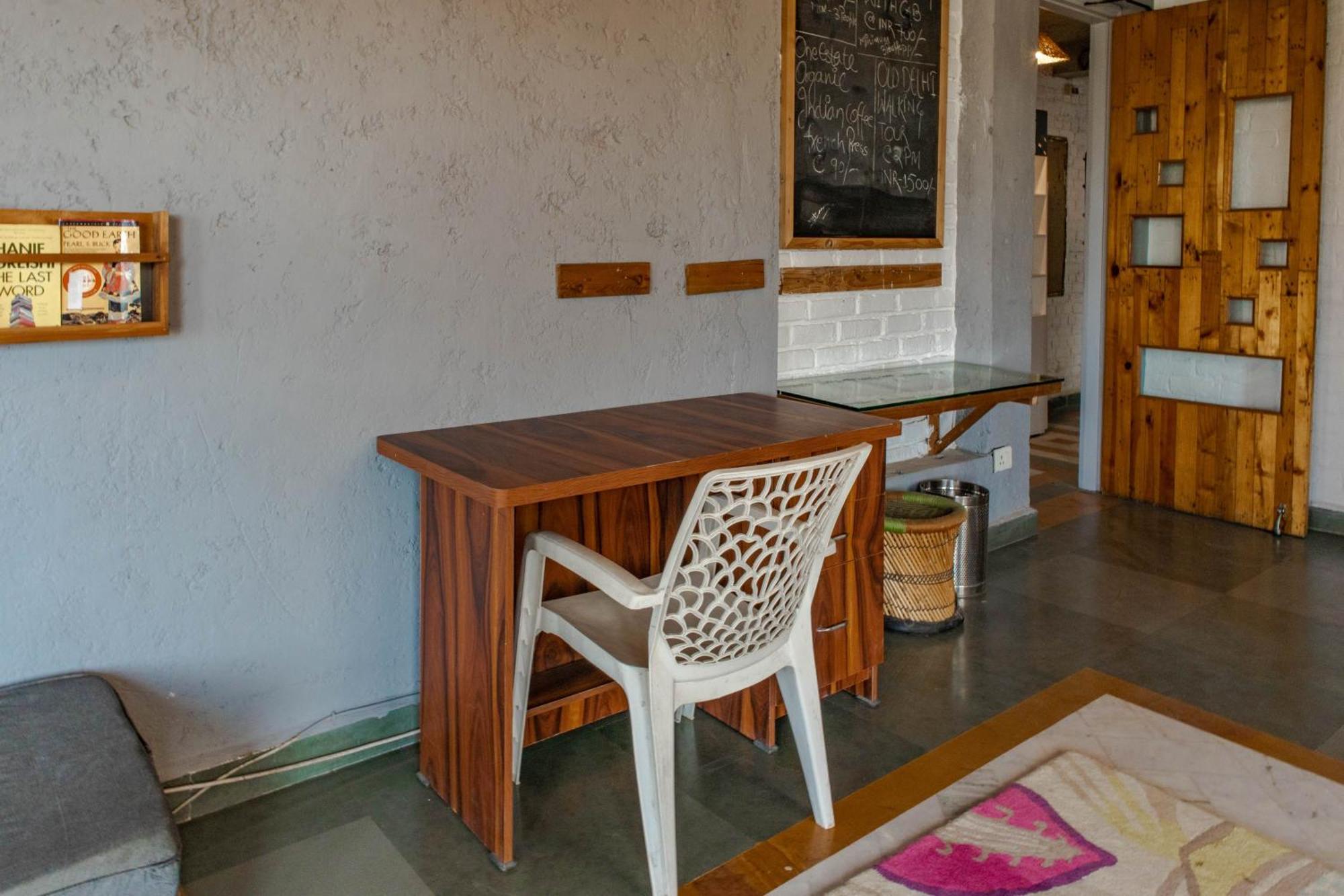 J House Near Bhikaji Hostel Ню Делхи Екстериор снимка